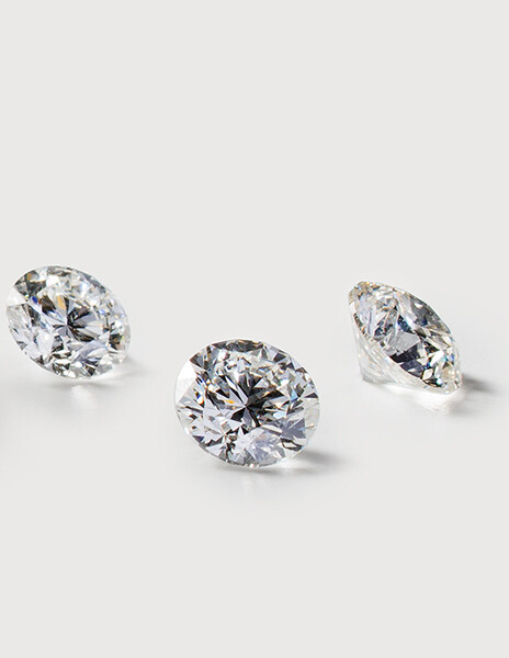 Trois diamants synthétiques ronds