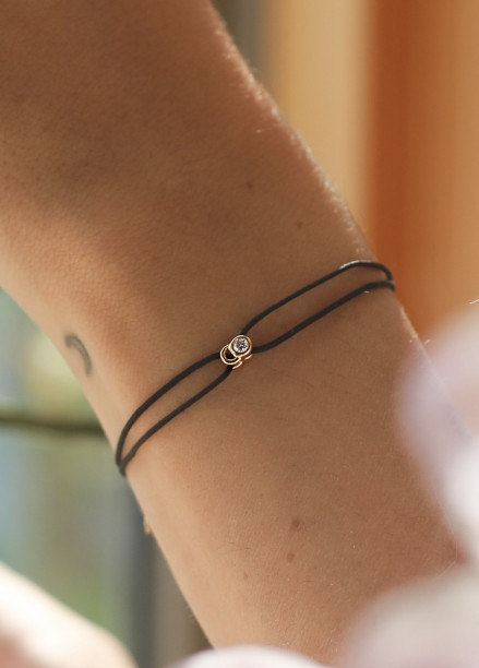 Bracelet cordon LET’S COMMIT MARZIA X COURBET « M » noir carbone en or jaune - packshot vue principale - Courbet