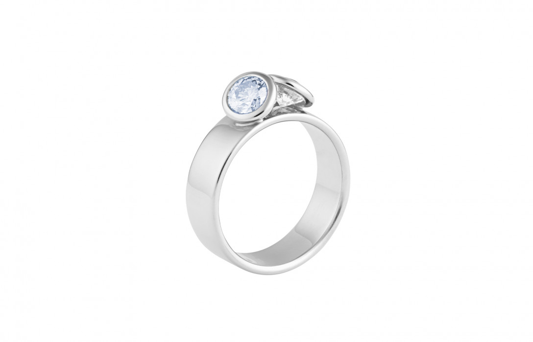 Bague 2 Courbet - Or blanc 18K (7,00g), 2 diamants (1 bleu) 1ct - Courbet