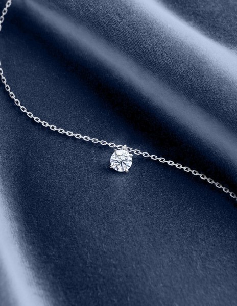 Collier quatre griffes - Or blanc 18K (2,00 g), diamant 0,20 ct - Courbet