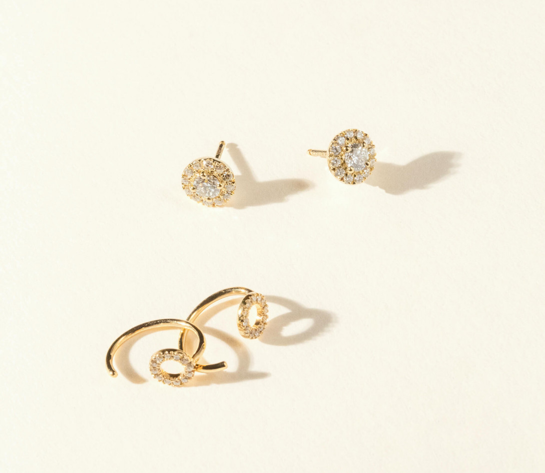 Boucles d’oreilles -Or jaune 18K (1,20 g), diamants 0,12 cts - Vue 7