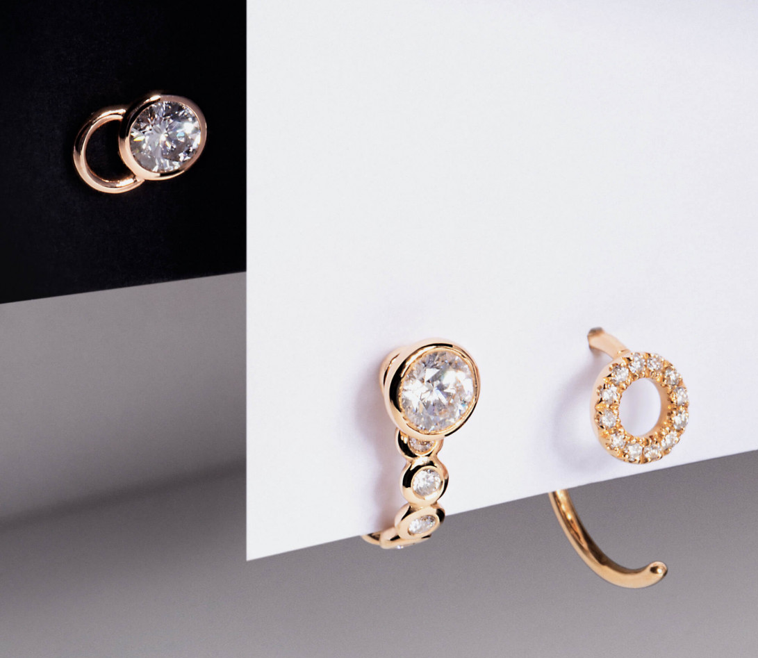 Boucles d’oreilles -Or jaune 18K (1,20 g), diamants 0,12 cts - Vue 6