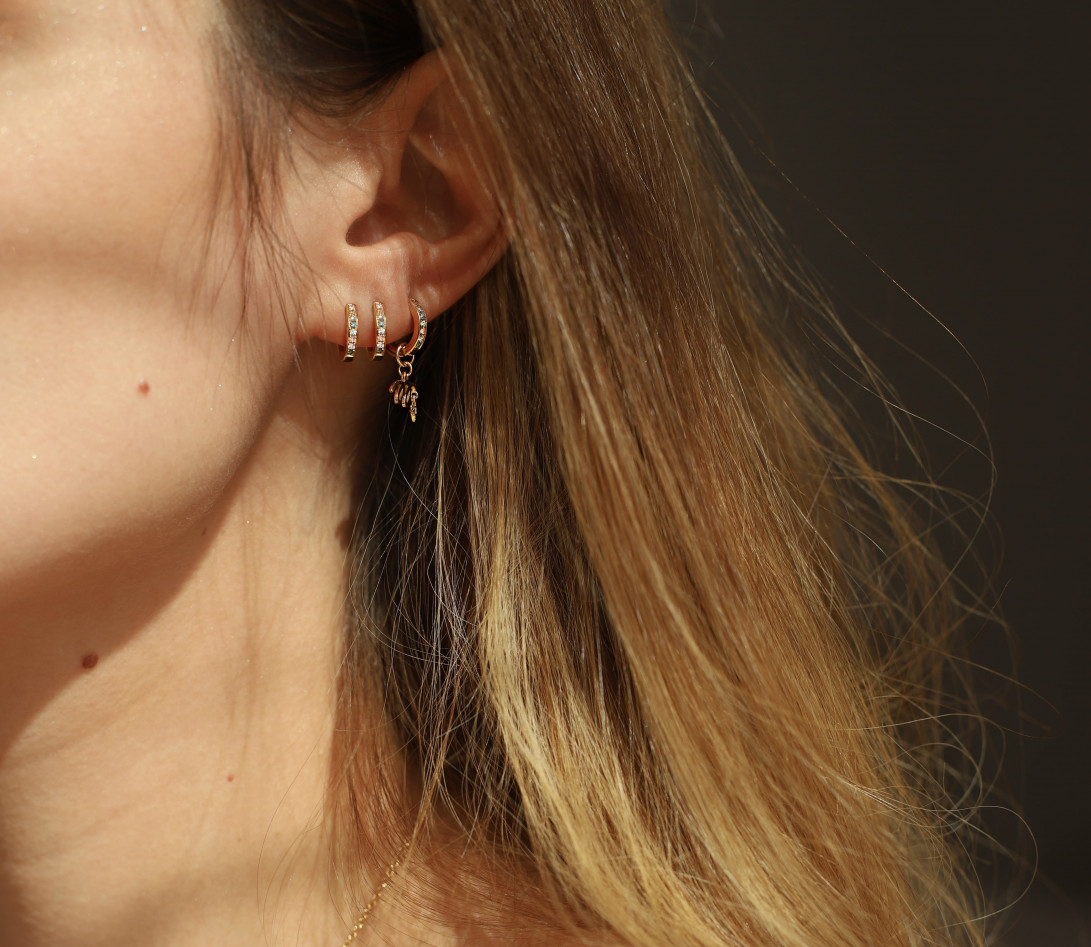 Mono boucle d’oreille créole MARZIA X COURBET en or rose - porté 1 - Courbet
